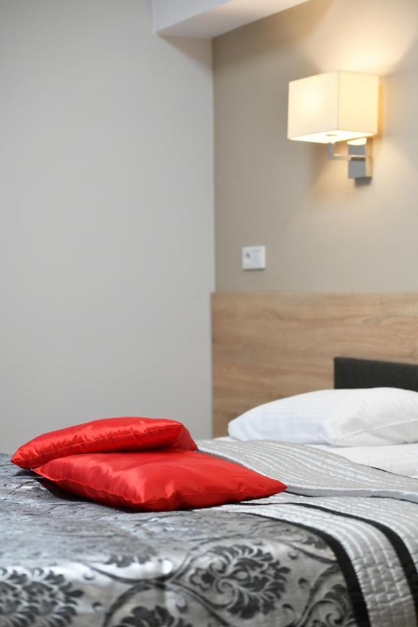 Bed and Breakfast Fotex à Ząbki Extérieur photo