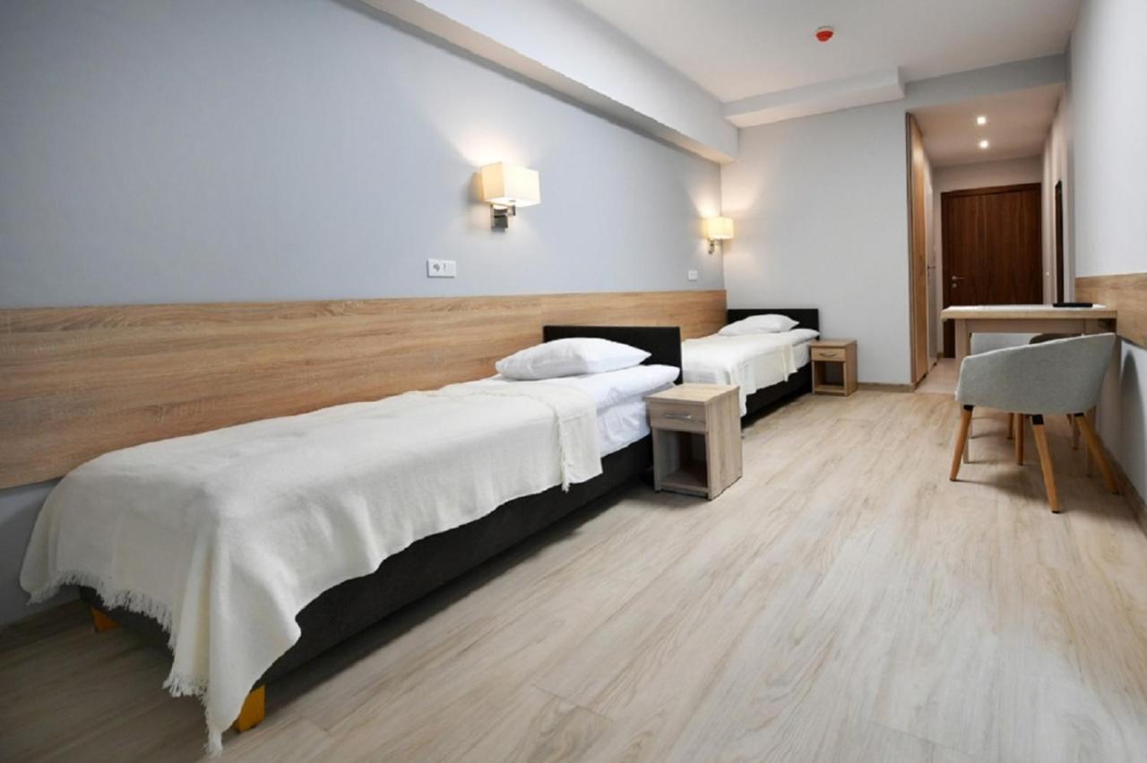Bed and Breakfast Fotex à Ząbki Extérieur photo